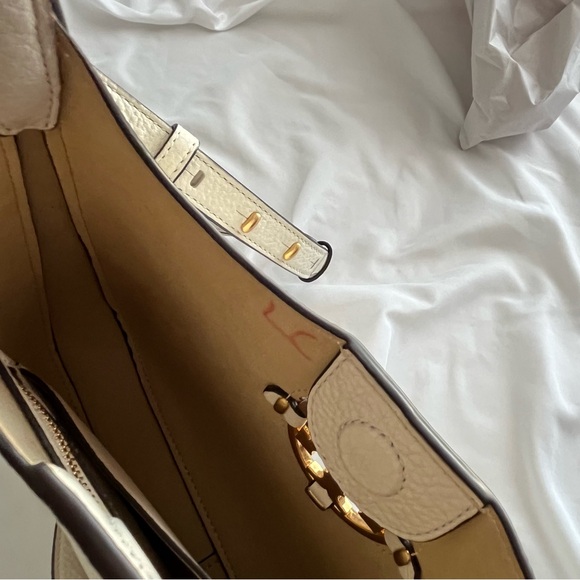 Tory Burch Cream Crossbody Bag with Gold Logo - Picture 12 of 13